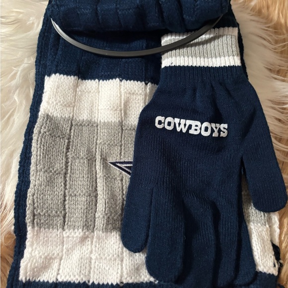 NFL Women's Scarf and Glove Set - Navy, Gray, and White - Picture 2 of 3